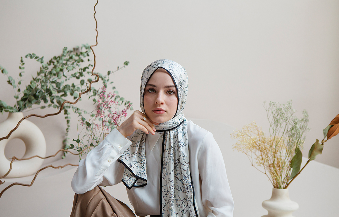 2025 Eşarp ve Şal Modası: Hangi Trendler Öne Çıkıyor?