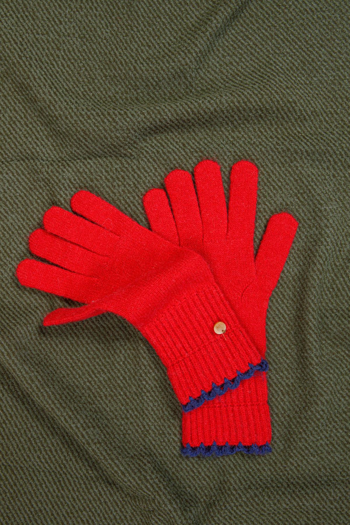 kenar nakışlı kırmızı